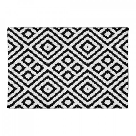 Black and White Diamond Pattern 2x3 Area Rug