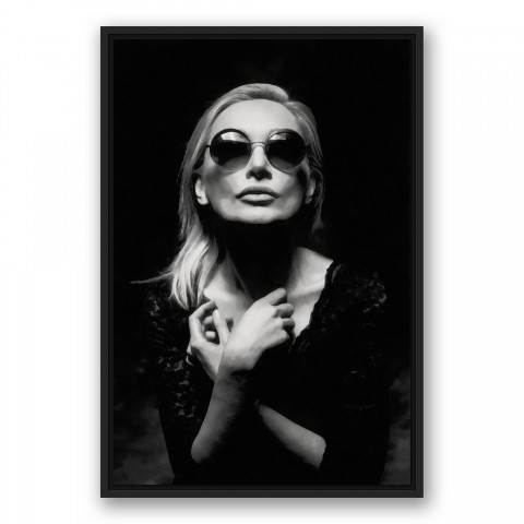 Diva 20x30 Black Floating Framed Canvas